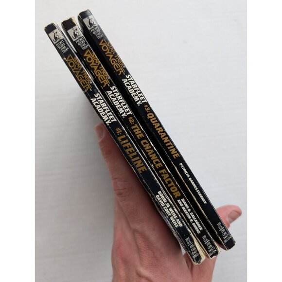 Star Trek Voyager Starfleet Academy Books 1 2 3 Paperback Vintage SIGNED READ - Picture 2 of 7